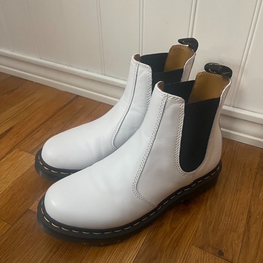 DR. MARTENS SMOOTH LEATHER PLATFORM CHELSEA BOOTS WHITE SIZE 9